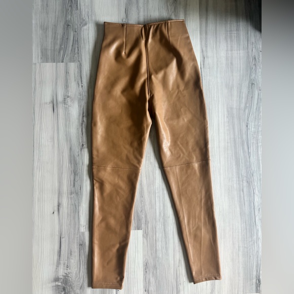 Abercrombie & Fitch Carmel Vegan Leather High waist pants Size small - Picture 3 of 6